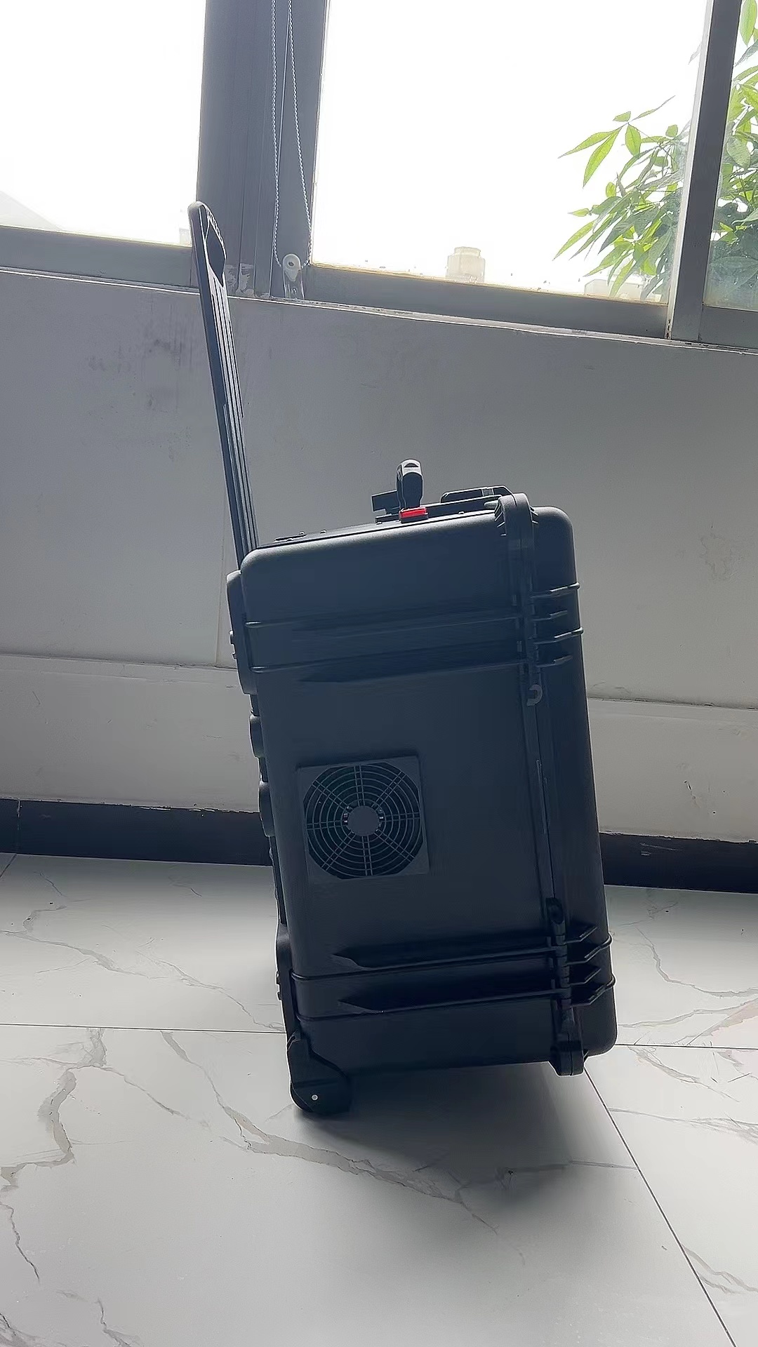 下陆手拉箱型移动通信干扰器